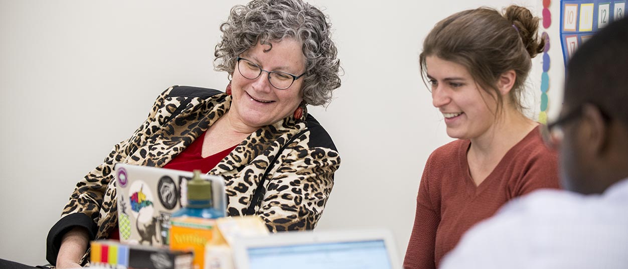Dr. Elizabeth Edmondson works with a student during class.